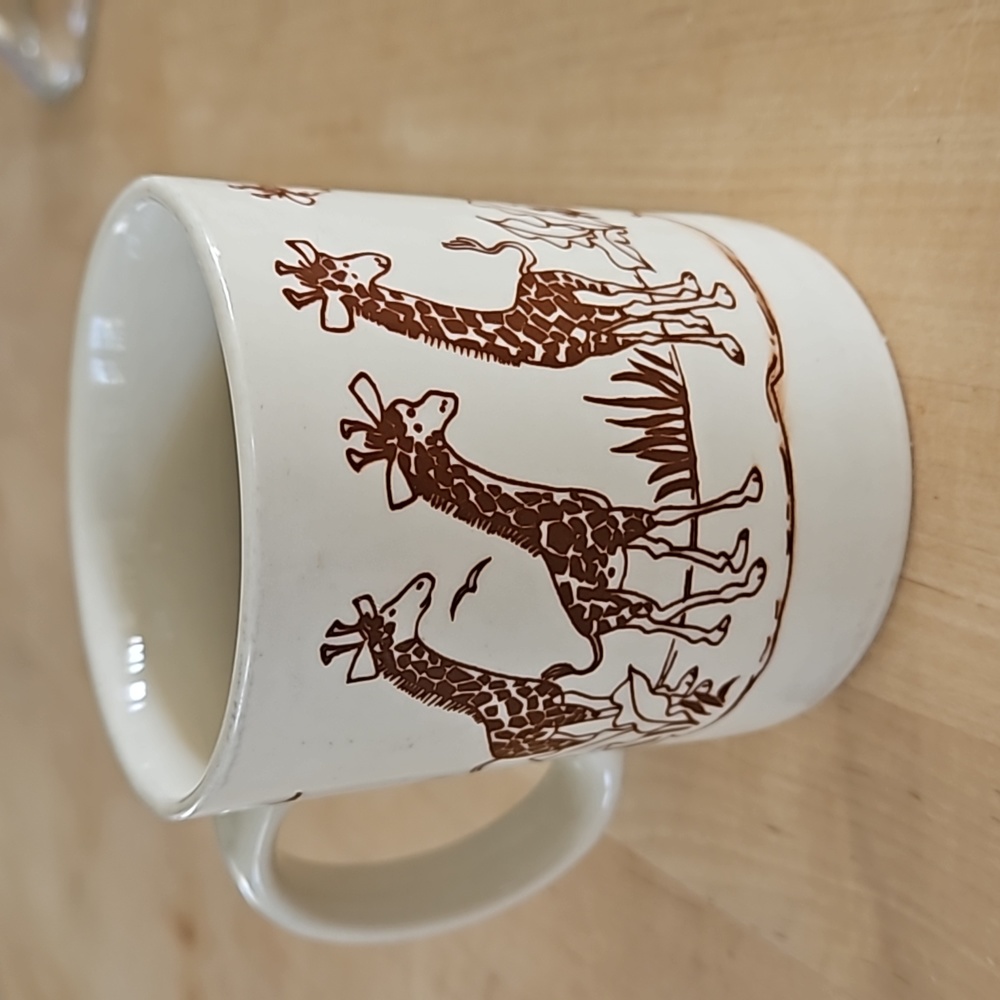 Vintage Papel Giraffe Coffe Tea Mug Vive La Difference